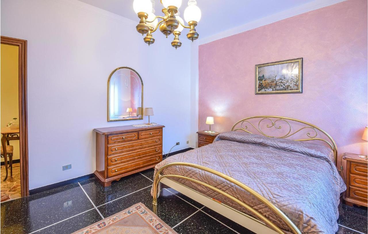 2 Bedroom Awesome Apartment In Genova Esterno foto